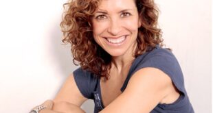 4b5d5 cabelo encaracolado de mulher de 40 anos