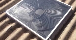 Aquecedor solar com a placa feita de mangueira enrolada