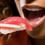 O que saber sobre comer peixe cru Cleveland Clinic