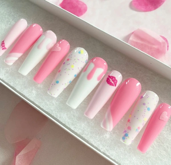 lindas unhas de chiclete rosa