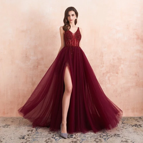 Vestido longo vermelho com decote em V para baile de formatura modesto