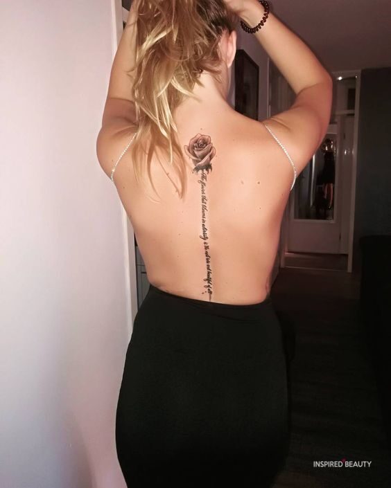 tatuagens femininas na coluna