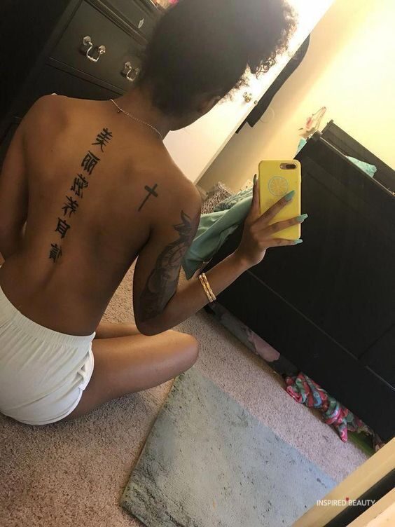 tatuagens na coluna com significado