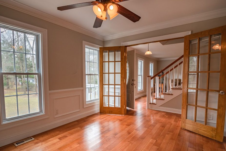 Escolher a porta perfeita para sua casa pode ser extremamente desafiador.