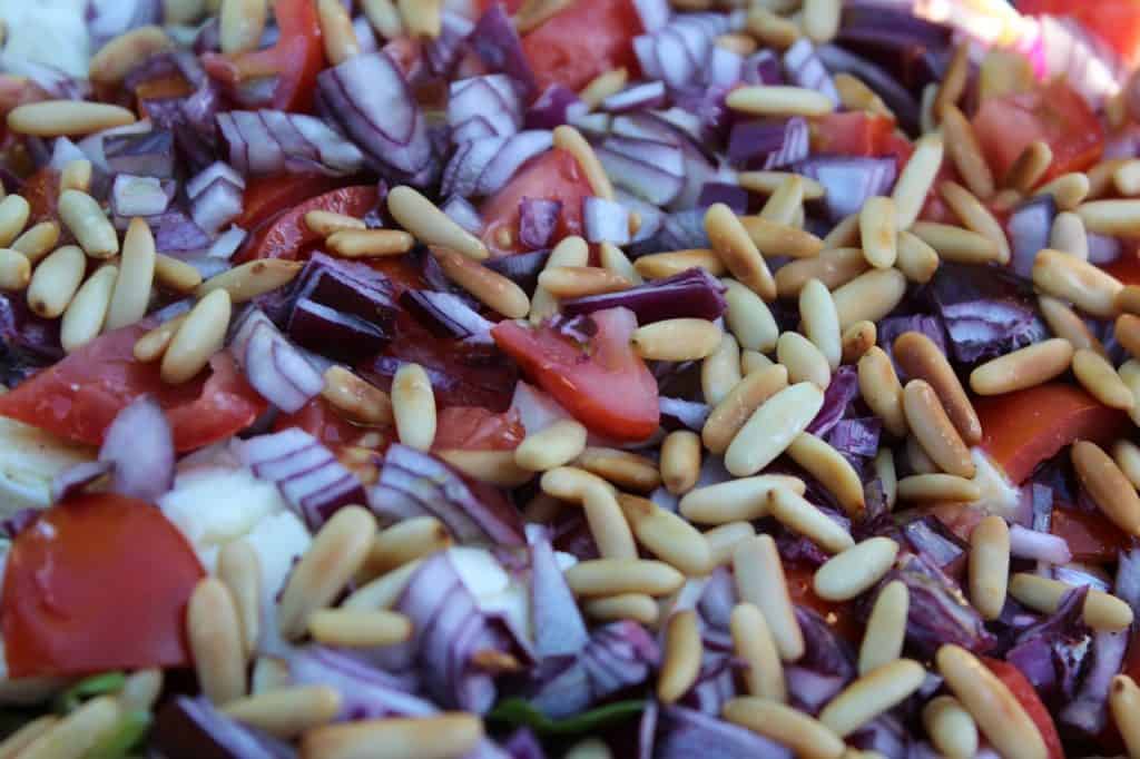 Salada italiana de pinhão
