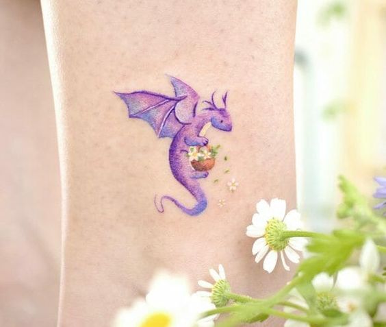 13 Ideias Encantadoras de Tatuagens de Dragão para Mulheres