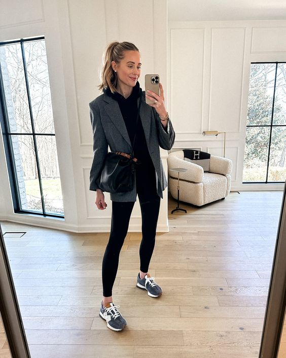 1715205338 930 Maneiras de usar leggings depois dos 30