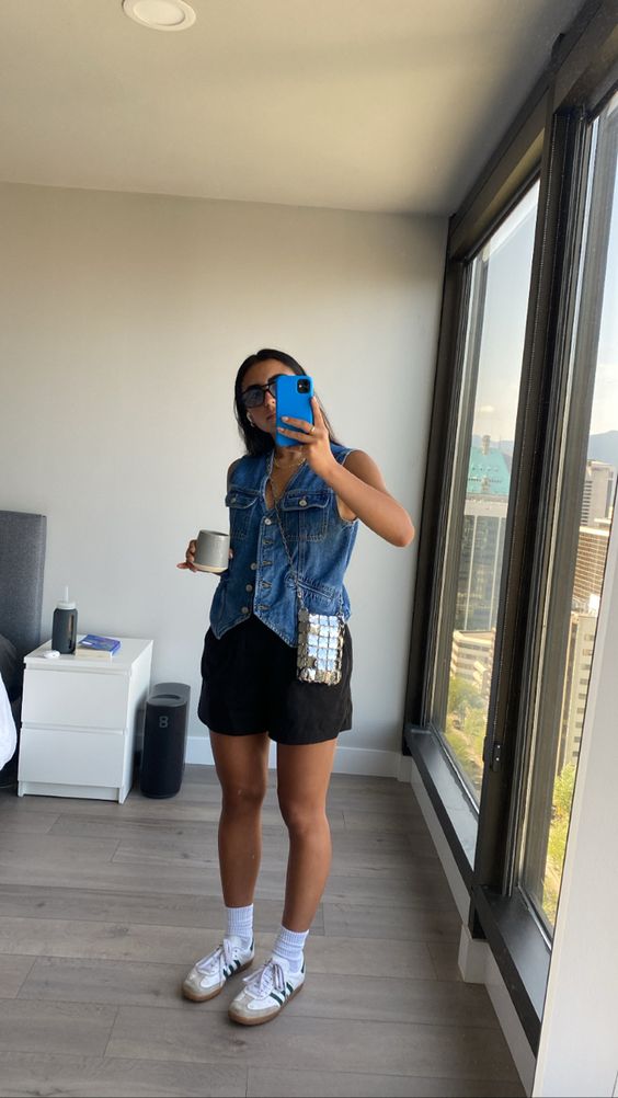 1716500127 699 Looks para combinar seu Adidas Samba com minissaia