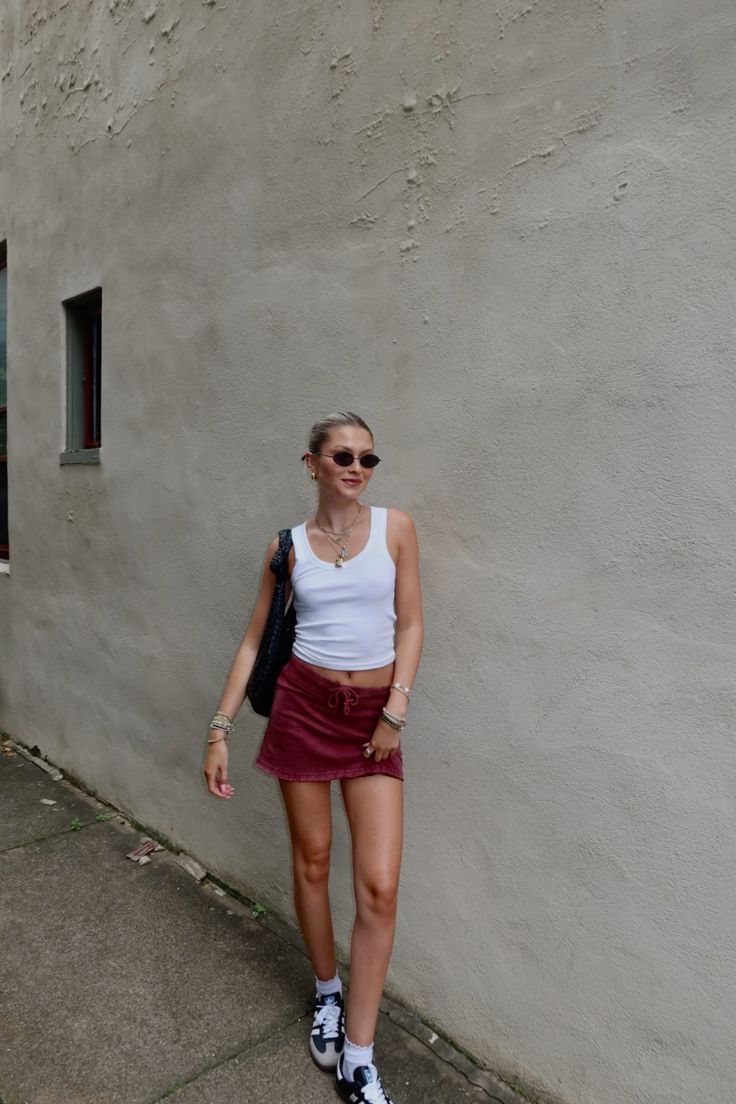 1716500128 961 Looks para combinar seu Adidas Samba com minissaia