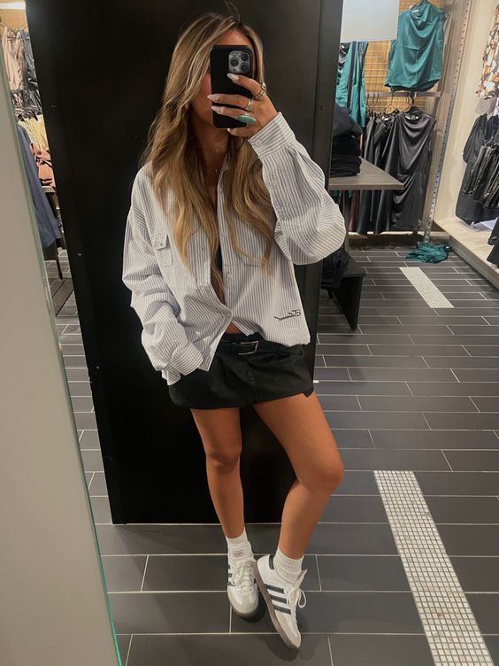 1716500129 438 Looks para combinar seu Adidas Samba com minissaia