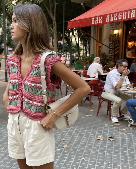 Looks que voce pode montar usando uma bolsa branca