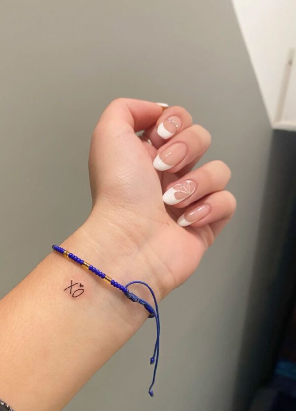 1737149610 550 Mini tatuagens que toda garota precisa