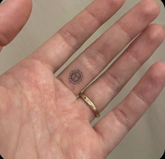 1737149610 676 Mini tatuagens que toda garota precisa