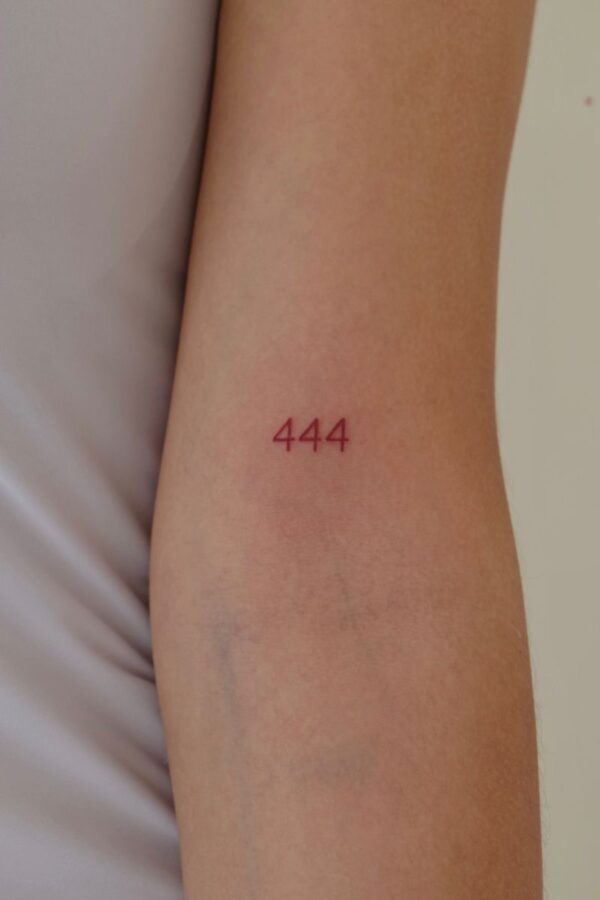1737149610 706 Mini tatuagens que toda garota precisa