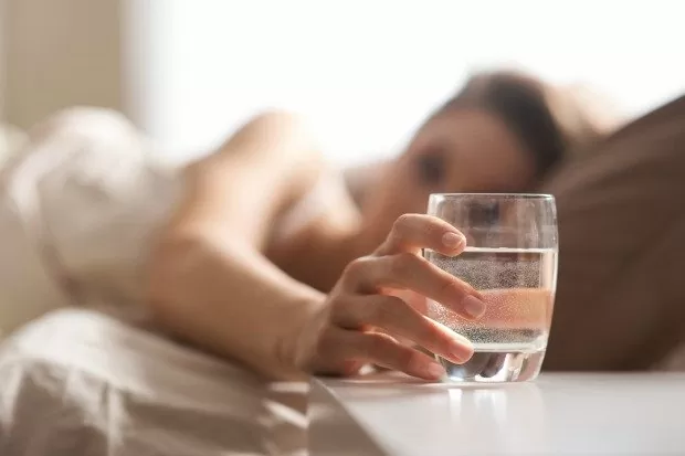 4df60 beneficios de beber agua com estomago vazio