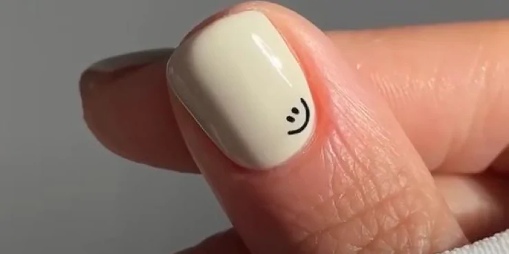 Pequenos detalhes que você deve adicionar às suas unhas na sua próxima manicure